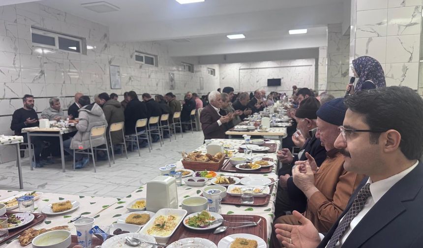 Hayırseverler İle Hafızlık Öğrencileri İftar Sofrasında Buluştu