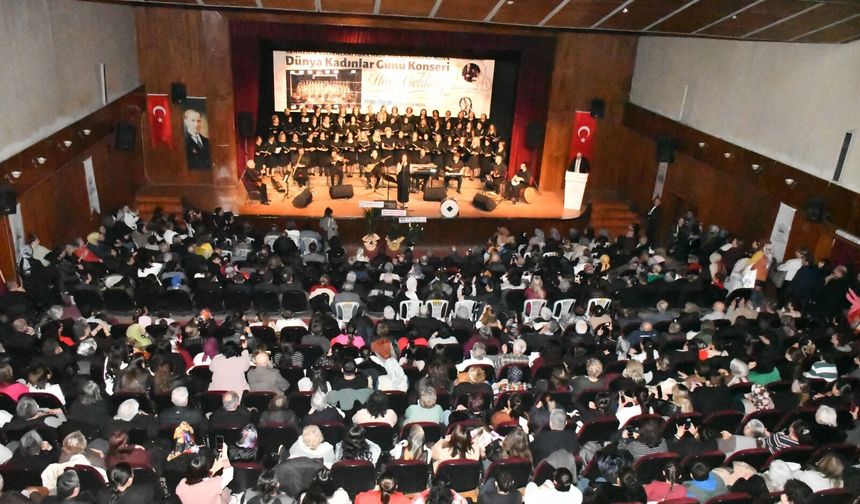 Sahnenin Sultanları” Çorum’da 8 Mart’a Özel Türkü Rüzgârı Estirdi