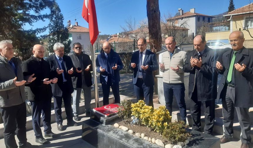 Aile ve Sosyal Hizmetler İl Müdürlüğü’nden Şehit Aybüke Yalçın’ın Kabrine Ziyaret