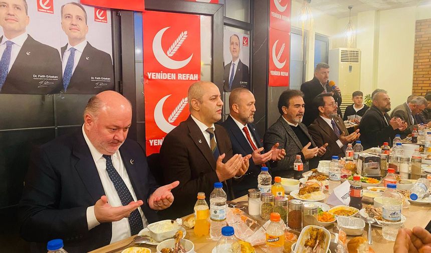 Yeniden Refah Partisi’nin İftar Programında Eller İslam Coğrafyası İçin Dua Etti