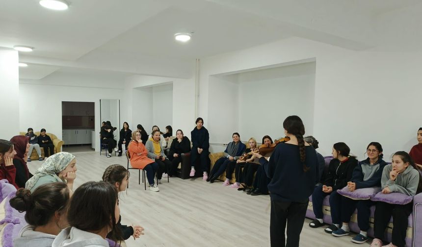 Pansiyonda Kalan Liseli Kızlar Yöneticilerle İftarda Buluştu