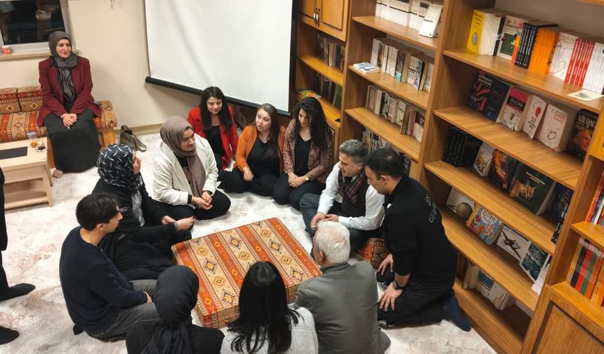 Gençlerle Eski Ramazanlar Hasbihal Edildi