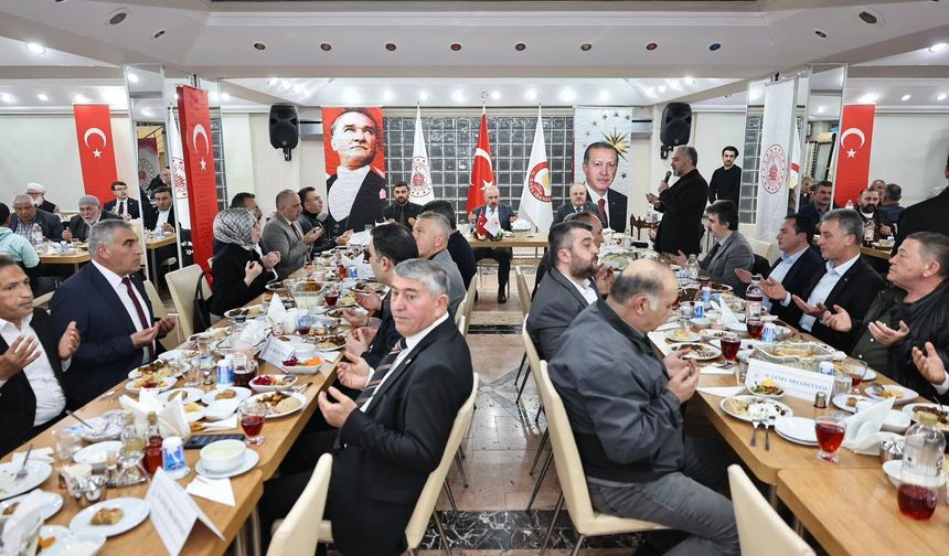 Vali Çalgan İl Genel Meclisi Üyeleri Ve Muhtarlarla İftarda Buluştu