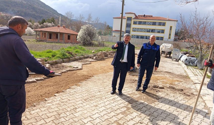 Laçin’de Bozulan Yollar Kilit Taşı İle Yenileniyor