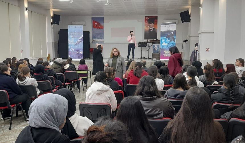 Çorum SİMEP Projesi İle Gençler Dijital Yeterlilikle Geleceğe Hazırlanıyor