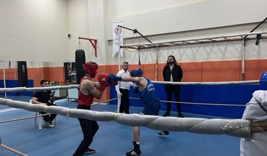 Gençler Ringde Yumruklarını Konuşturdu