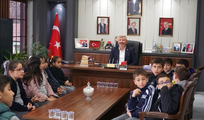 Başkan Gelgör, Minik Öğrencileri Ağırladı!