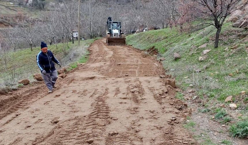 Oğuzlar’da Kış Sonrası Kırsal Yollarda Çalışma Başlatıldı