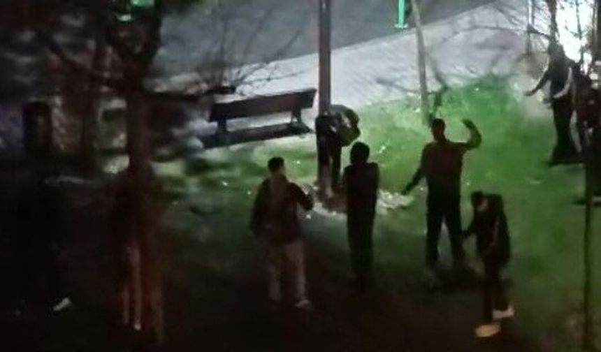 Genci Direğe Bağlayıp Un Ve Yumurta İle Hedef Aldılar