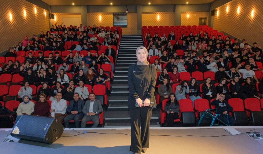 Çorum'da Dijital Bağımlılık Ve Dijital Detoks Konulu Program Düzenlendi