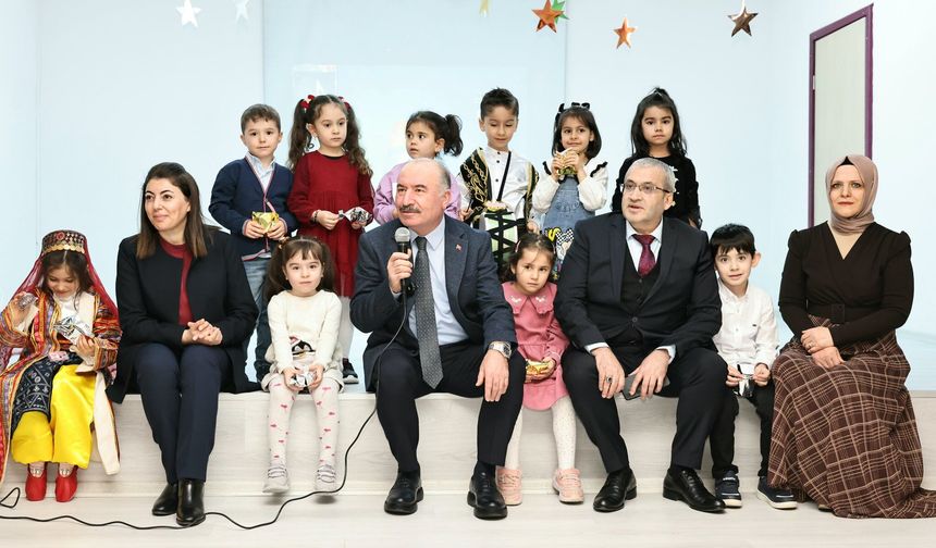 Vali Çalgan, Tekne Orucu Etkinliğinde Miniklere Hediyeler Verdi