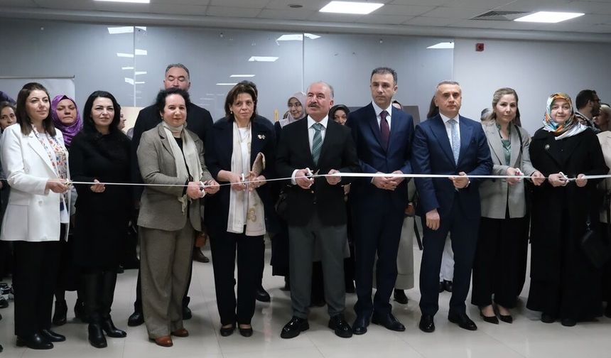 Kadınlardan Oluşan "Gönülden Ezgiler Korosu" Konser Verdi