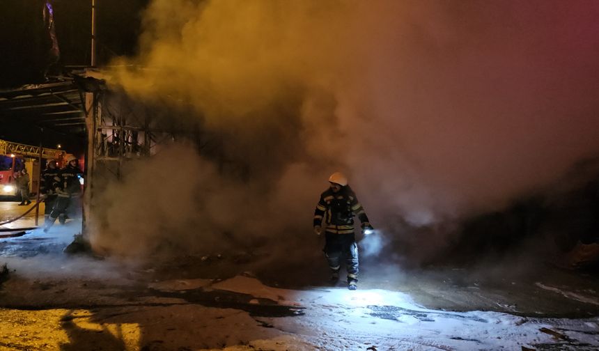 Oto Lastik Servisi Alev Alev Yandı