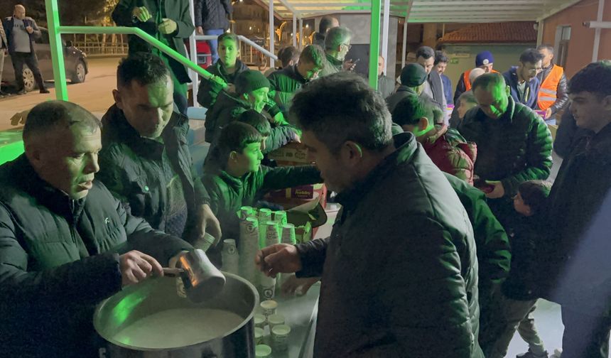 Kadir Gecesinde Vatandaşlara Yaklaşık 100 Kilogram Süt İkram Edildi