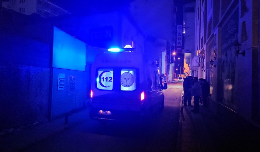 Gençlerin "Yan Bakma" Kavgası Kanlı Bitti