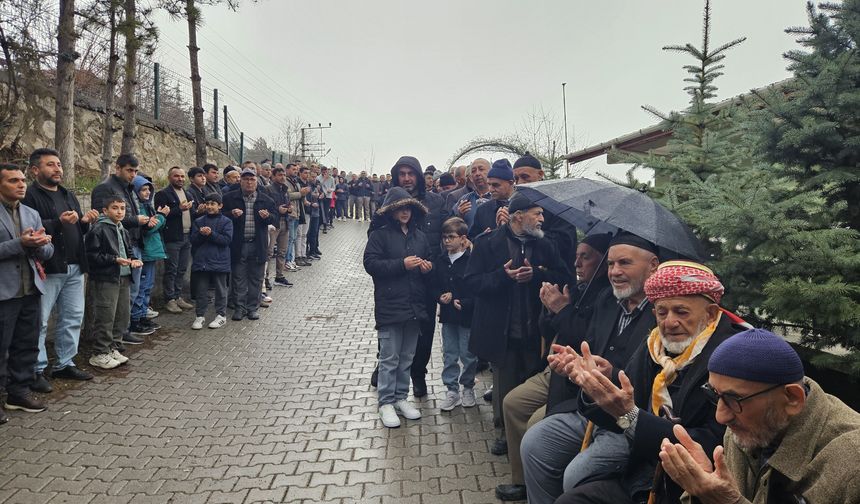 Camii’de Toplu Bayramlaşma Geleneği Yaşatıldı