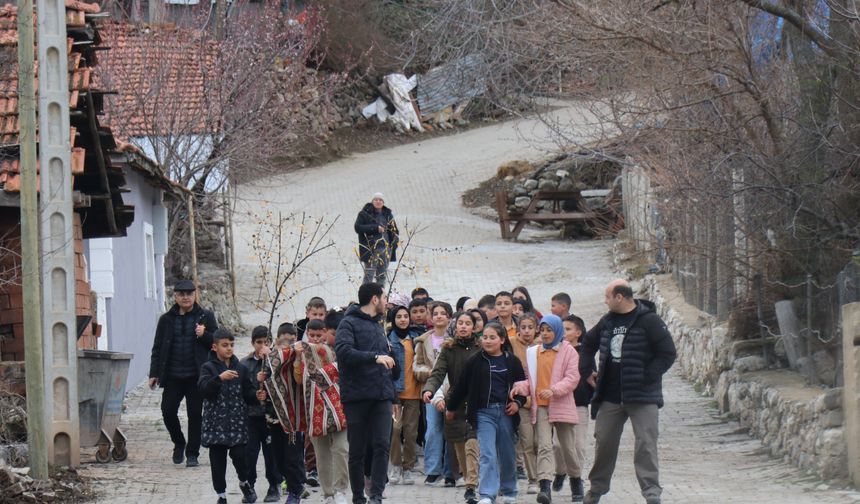 Hitit Geleneği Çiğdem Gezmesi Yaşatıldı