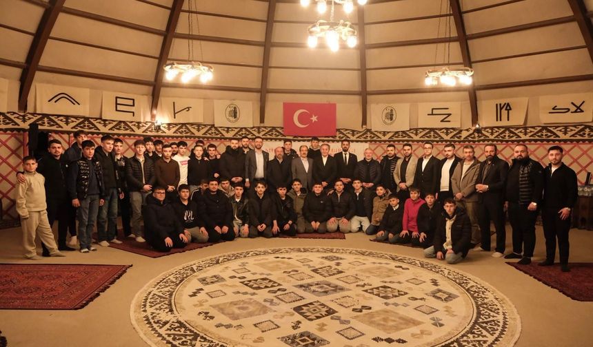 Eski Dostlar Çorumlu Obasında Gençlerle İftarda Buluştu