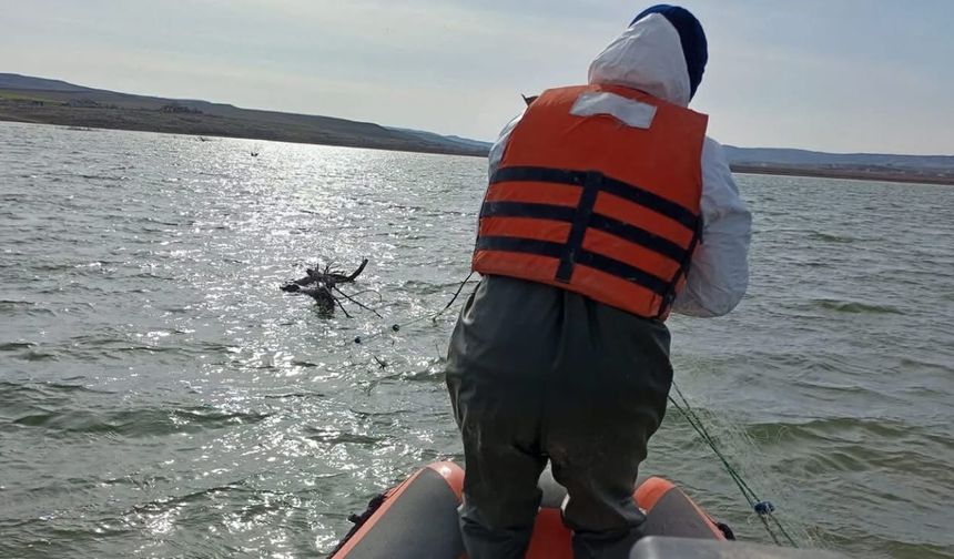 Barajlarda Kaçak Avcılığa Geçit Yok! Tam 800 Metre Ağa El Konuldu