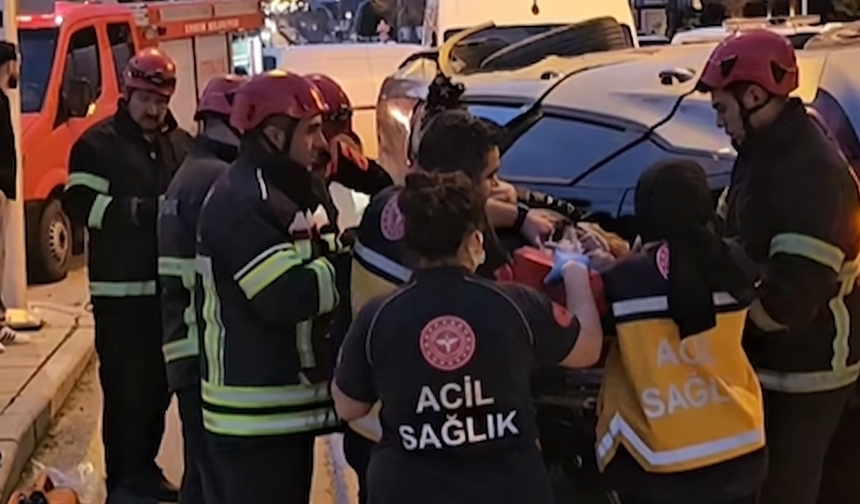 Kamyonetle Çarpışan Cip Devrildi: 2 Yaralı