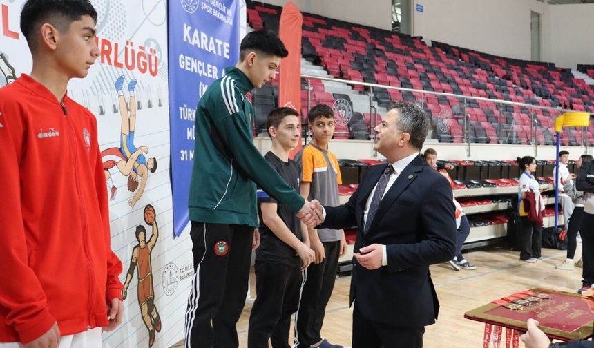 Karate Müsabakalarında Madalyalar Sahiplerini Buldu
