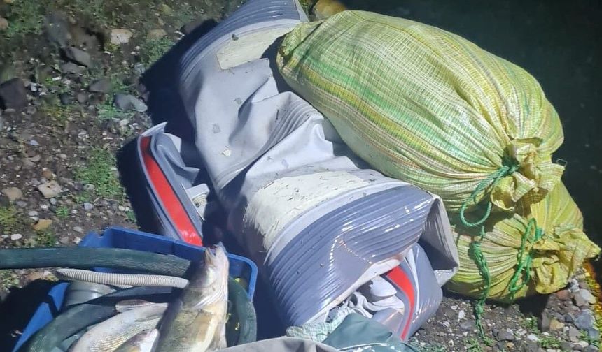 Kaçak Avcılar Fotokapana Yakalandı