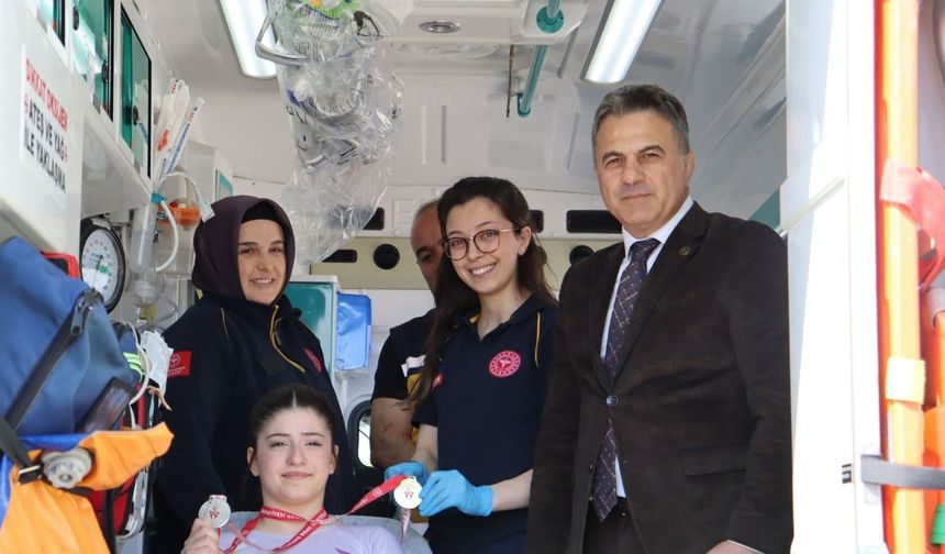 Şampiyon Sporcuya Ödülü Ambulansta Verildi