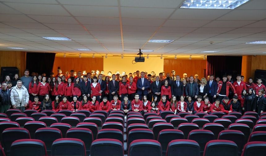 Gençlik Ve Spor Bakan Yardımcısı Eminoğlu, Çorum'da Öğrencilerle Buluştu