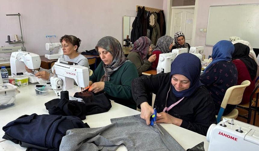 Hititlerin Binlerce Yıllık Sembolleri Kadınların El Emeğiyle Kıyafetlere İşleniyor