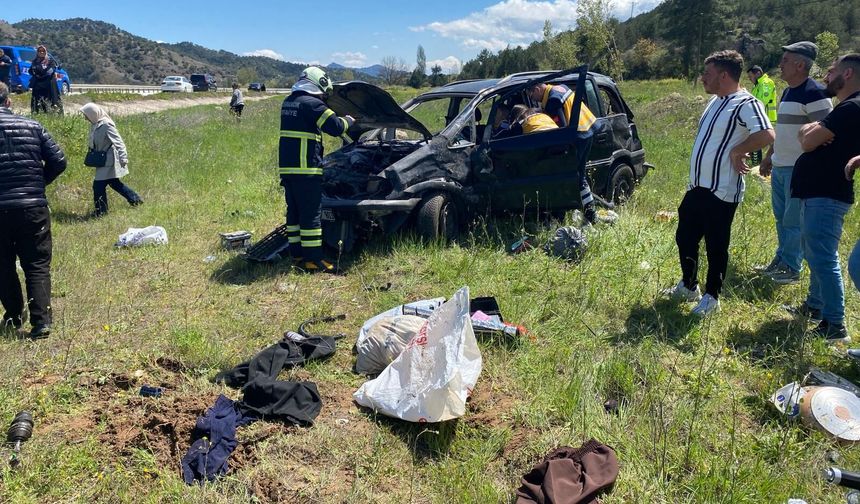 Devrilen Otomobilde Yaralanmıştı, Kurtarılamadı!