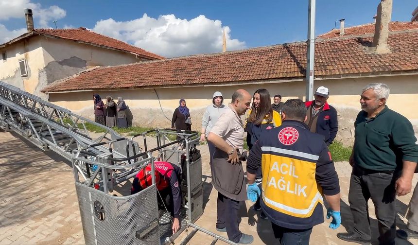 Çatıya Çıktı Ama Geri Dönemedi! Ekipler Seferber Oldu