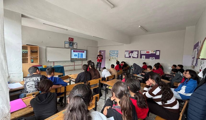 Öğrencilere Akran Ve Siber Zorbalık Eğitimi