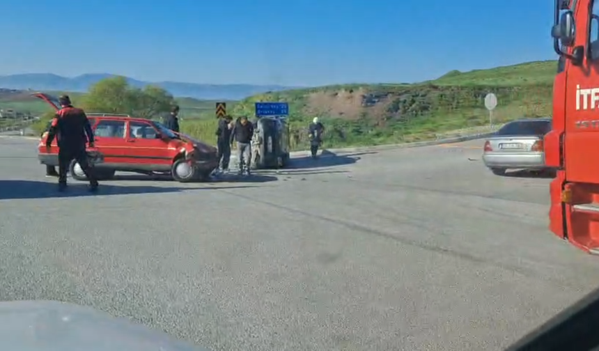 Kavşakta Korkutan Kaza: Otomobil Hurdaya Döndü