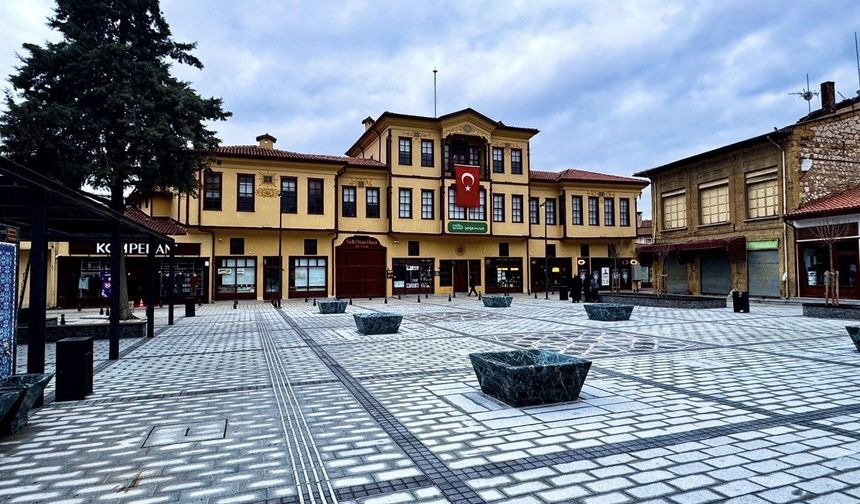 “Han Önü Meydanı” Resmen İsimlendirildi