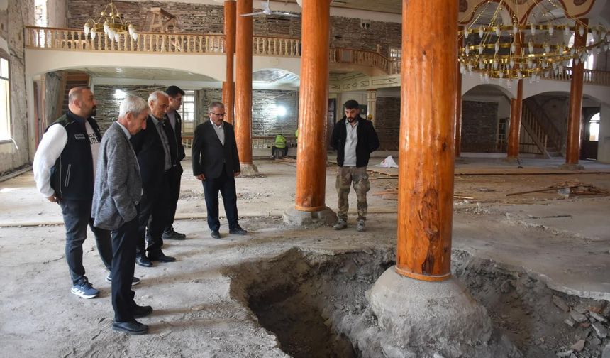 Ulu Cami’de Restorasyon Sürüyor