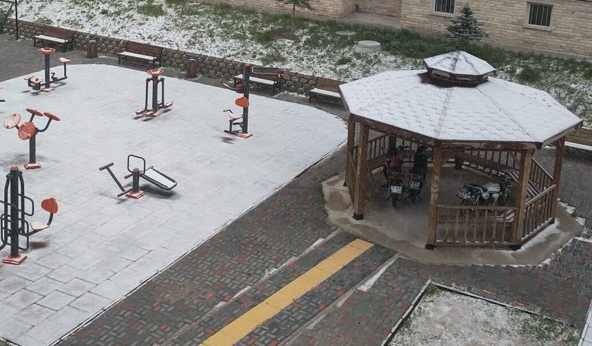 Nisan’da Kış Geri Döndü! Yüksek Kesimler Beyaza Büründü