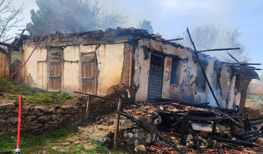 Metruk Ev Alev Alev Yandı