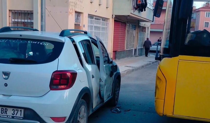 Korkutan Kaza: Halk Otobüsü Otomobille Çarpıştı, 4 Yaralı