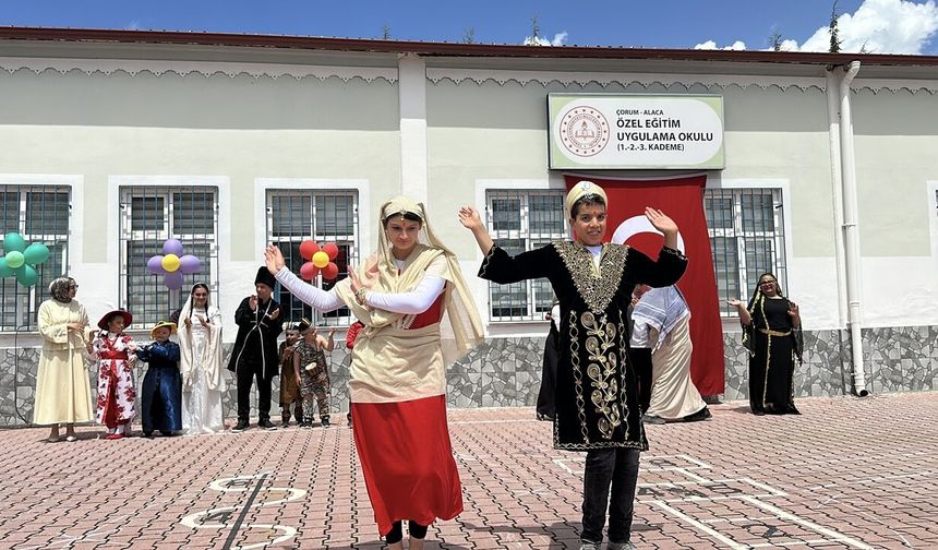 Engelleri Dansla Aştılar: 8 Ülkenin Kültürü Aynı Sahnede Buluştu