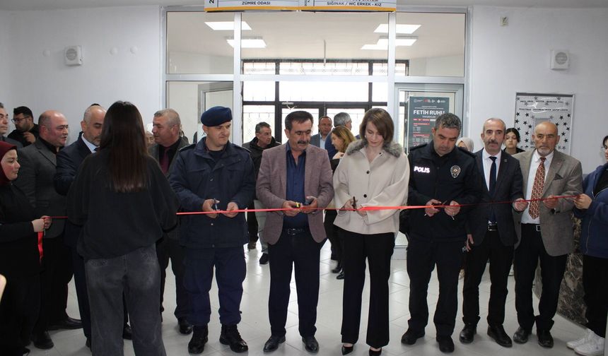 Kaymakam Nayman ve Başkan Aylar TÜBİTAK Fuarında Genç Mucitlerle Buluştu
