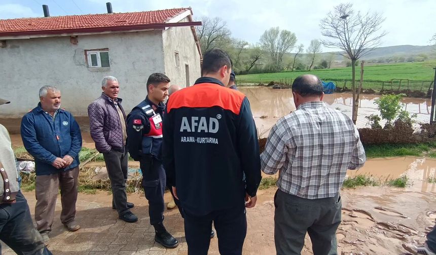Köy Sele Teslim Oldu! Vatandaşları AFAD ve Jandarma Kurtardı