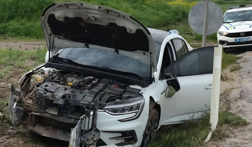 Yağışlı Yol Kazaya Neden Oldu: Otomobil Şarampole Uçtu
