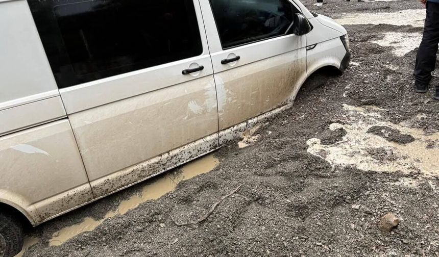 Kuvvetli Yağış İlçeyi Vurdu, Ekipler Harekete Geçti