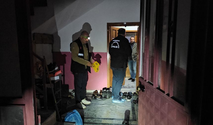 Apartman Bahçesinde Ateş Açıldı! Polis Kan İzine Rastladı