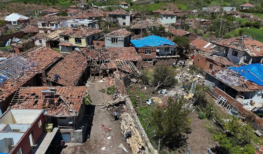 Hortum Nedeniyle Zarar Gören Köylerde Çalışmalar Sürüyor