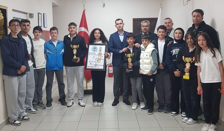 Şampiyon Okçular Kaymakam Yüce’yi Ziyaret Etti