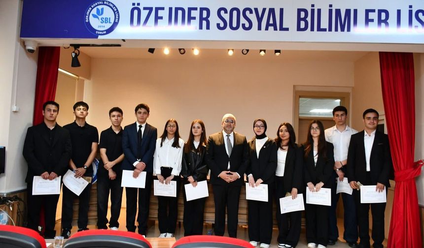 Çorum'da "Oku-Yorum, Yazı-Yorum" Paneli Düzenlendi