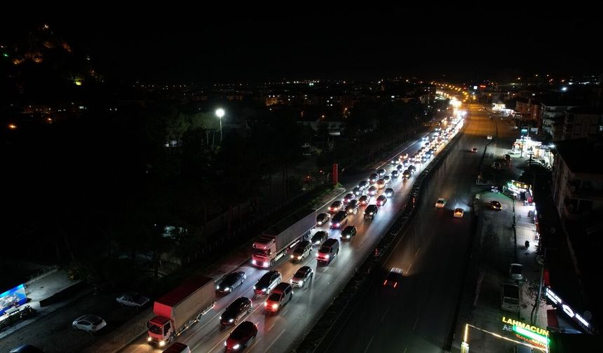D-100 Kara Yolunda Bayram Tatili Yoğunluğu Yaşanıyor