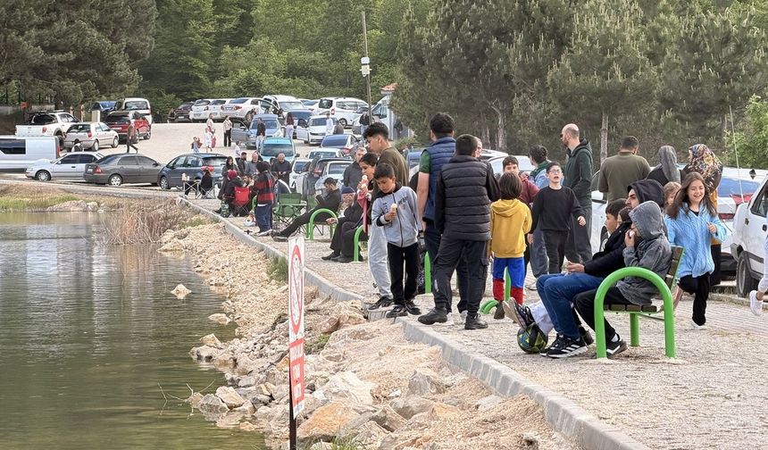 Laçin Yeşil Göl Mesire Alanı'nda Yoğunluk Oluştu