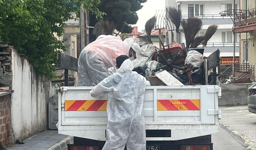 Çorum’da Çöp Ev Alarmı! Kamyonetler Dolusu Çöp Çıkarıldı